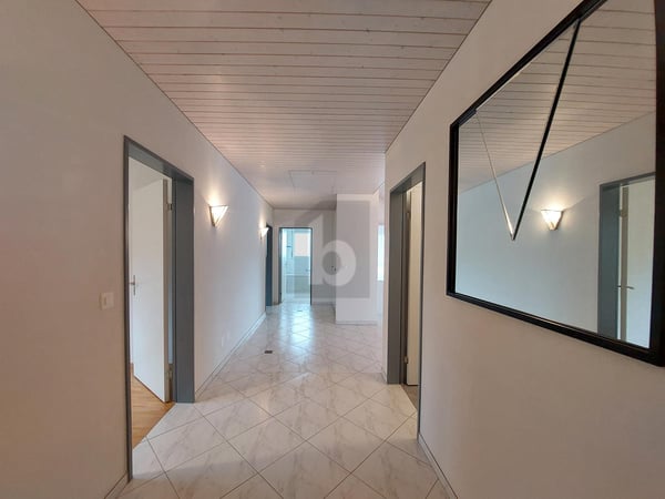 GROSSZÜGIG, ELEGANT MIT GEDEKTEM BALKON 5