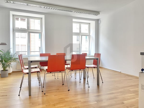 MIT RHEINBLICK, IM ZENTRUM 3