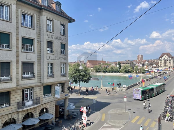 MIT RHEINBLICK, IM ZENTRUM 1