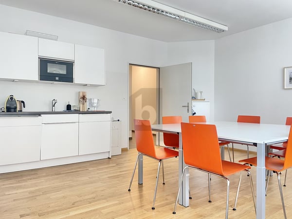 MIT RHEINBLICK, IM ZENTRUM 2