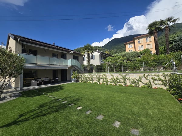 SOLEGGIATO E TRANQUILLO CON GIARDINO 1