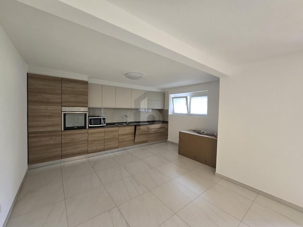 SOLEGGIATO E TRANQUILLO CON GIARDINO 3