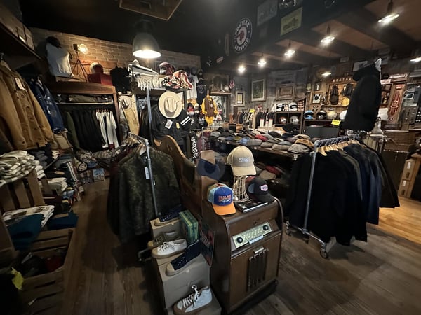 MAGASIN DE VÊTEMENTS AUX EAUX-VIVES 3