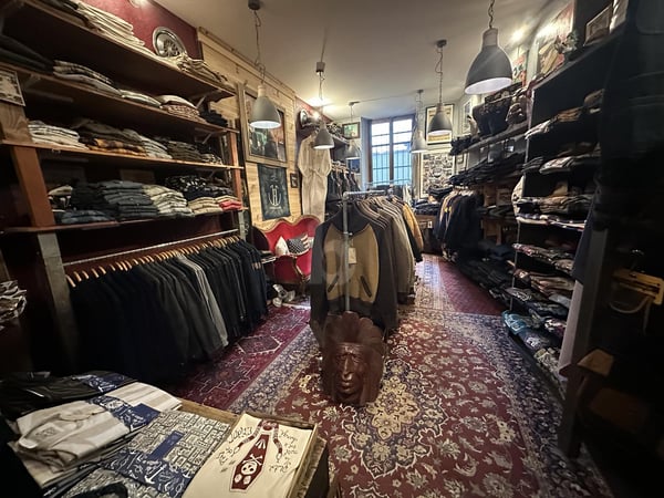 MAGASIN DE VÊTEMENTS AUX EAUX-VIVES 2