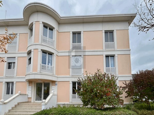 GROSSER GARTEN UND FRISCH RENOVIERTE KÜCHE 5