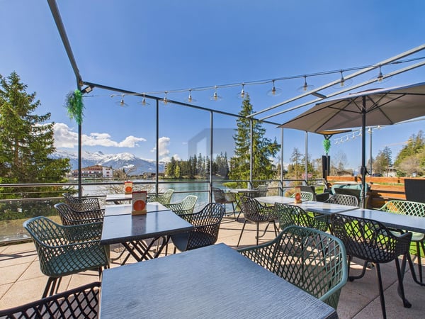 MAGNIFIQUE, AVEC VUE DIRECTE SUR LE LAC 1