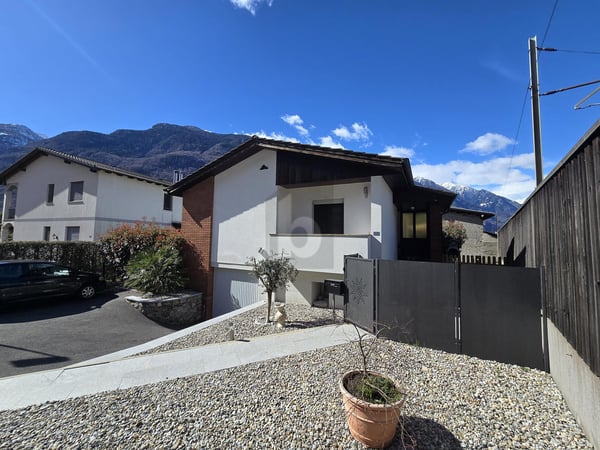 SPAZIOSA CON AMPIO GIARDINO 2