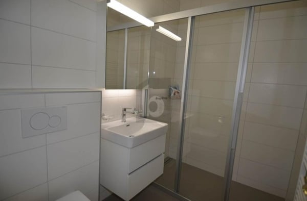 SOUS-GARE AVEC BALCON 5