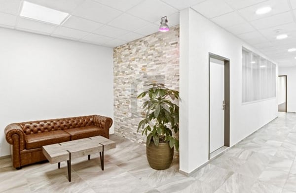 GROSSZÜGIGES UND ATTRAKTIVES BÜRO 4