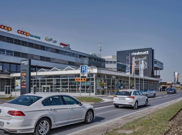 GROSSZÜGIGES UND ATTRAKTIVES BÜRO 2