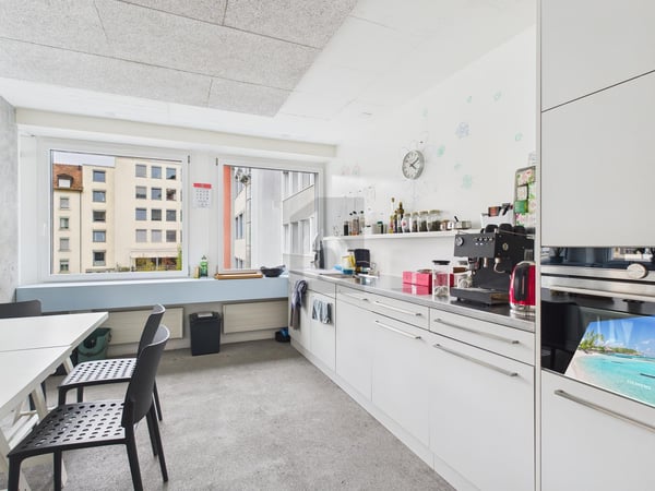 TEILMÖBLIERT AN ZENTRALER LAGE 3