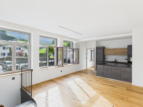 CHARMANT MIT NEUEM GLANZ