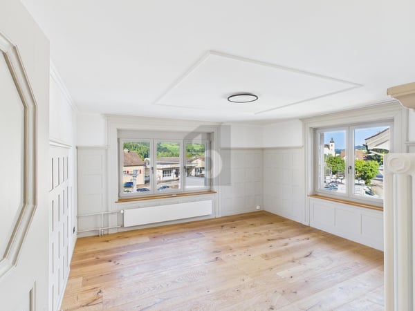 GROSSZÜGIG UND NEU RENOVIERT