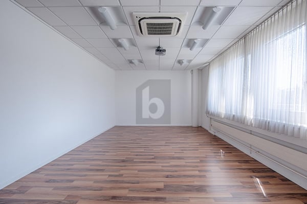 KLIMATISIERT, MODERN UND VIELE PARKPLÄTZE 3