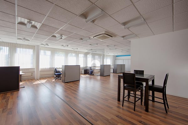 KLIMATISIERT, MODERN UND VIELE PARKPLÄTZE 4