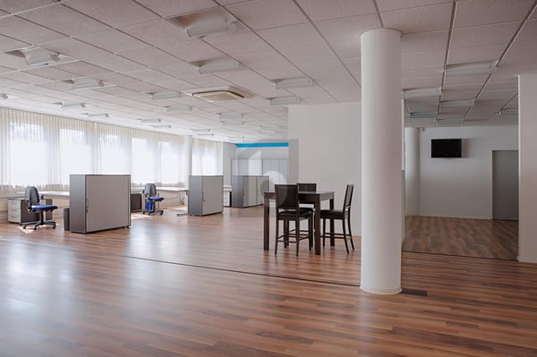 KLIMATISIERT, MODERN UND VIELE PARKPLÄTZE 2