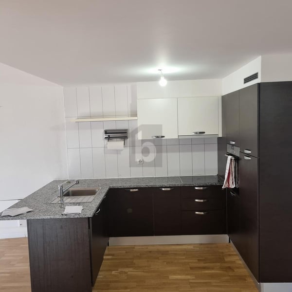 VUE IMPRENABLE EN PLEIN CENTRE 4