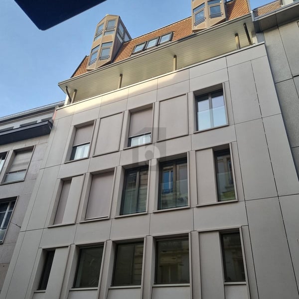 VUE IMPRENABLE EN PLEIN CENTRE 2