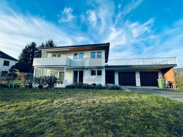 SONNIGE LAGE MIT GROSSEM GARTEN