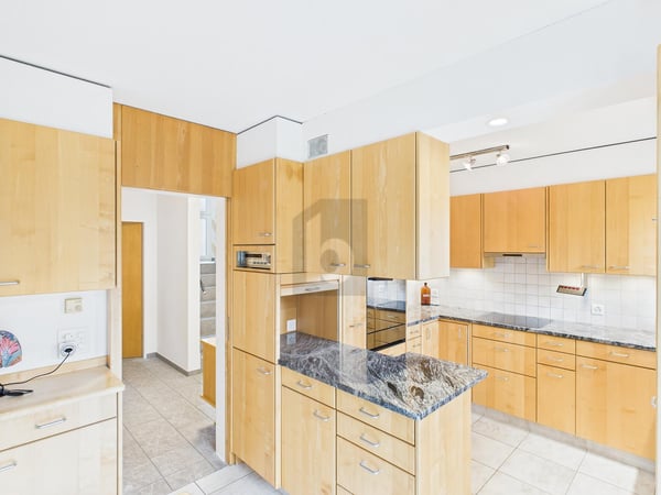 SONNIGE LAGE MIT GROSSEM GARTEN 4