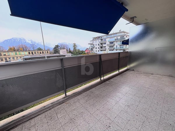 PROCHE DU LAC ET VUE SPLENDIDE SUR LES ALPES