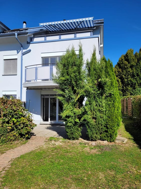 LICHTDURCHFLUTET, SONNIG MIT GARTEN