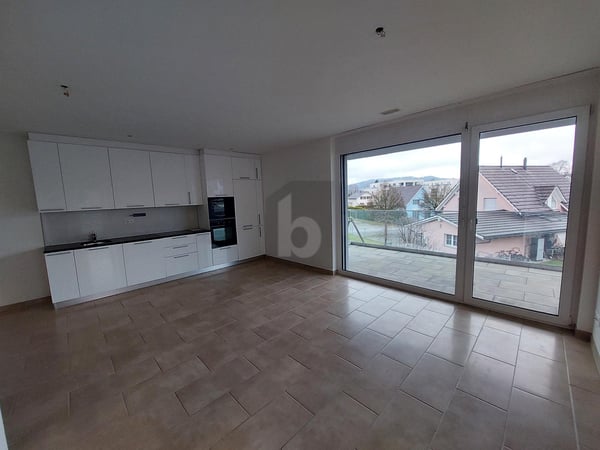 ZENTRAL UND LICHTDURCHFLUTET MIT 1 BALKONEN 2