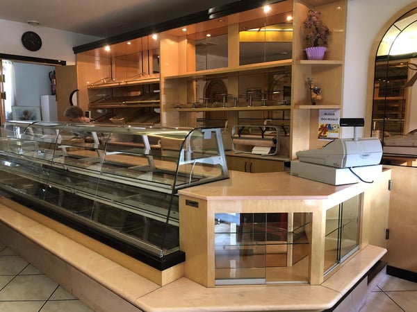 NEGOZIO IN POSIZIONE CENTRALE 3