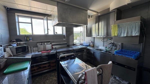 FRISCH RENOVIERT MIT GROSSER TERRASSE 5