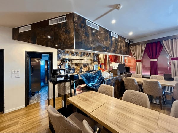 FRISCH RENOVIERT MIT GROSSER TERRASSE 2