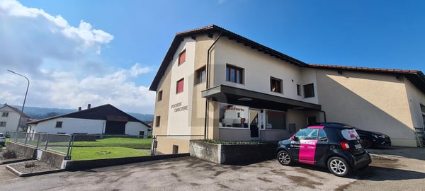 AU CENTRE DU VILLAGE 3