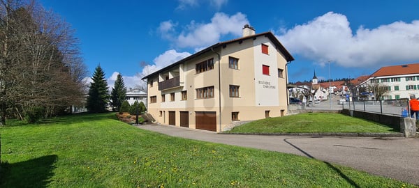 AU CENTRE DU VILLAGE 2