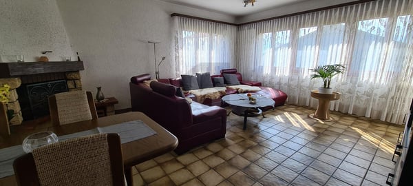 AU CENTRE DU VILLAGE 4