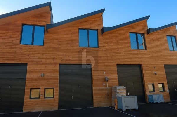 LOCAL INDUSTIEL MODERNE ET ÉQUIPÉE 1