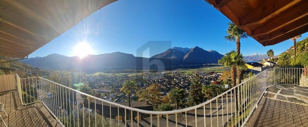 MODERNA CON GIARDINO E FAVOLOSA VISTA 1