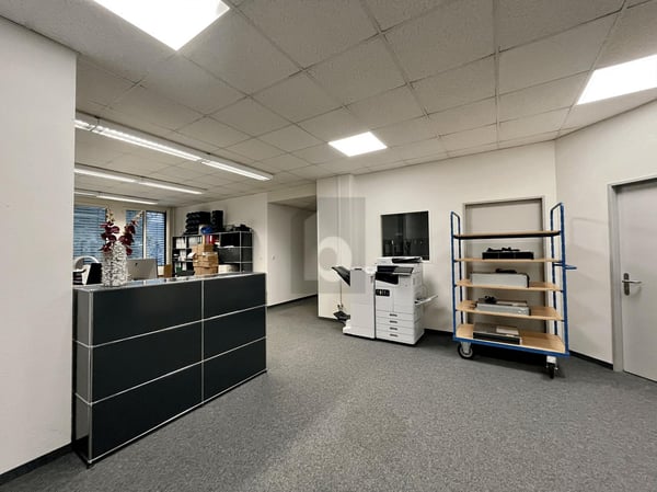 HELL UND MODERN, NÄHE BAHNHOF 2