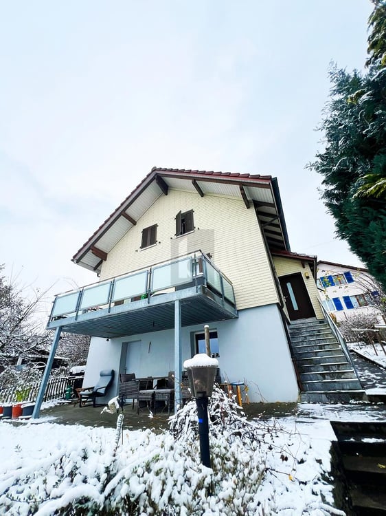 TOP RENOVIERT MIT KLEINEM GARTEN