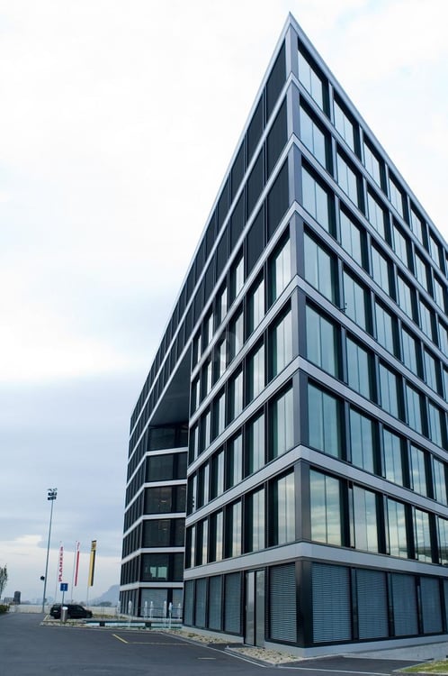 REPRÄSENTATIV UND MODERN MIT VIEL LICHTEINFALL 1