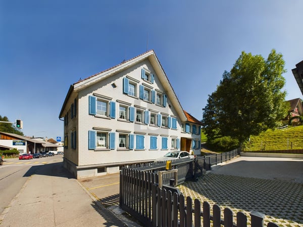 CHARMANT MIT BLICK INS GRÜNE 2