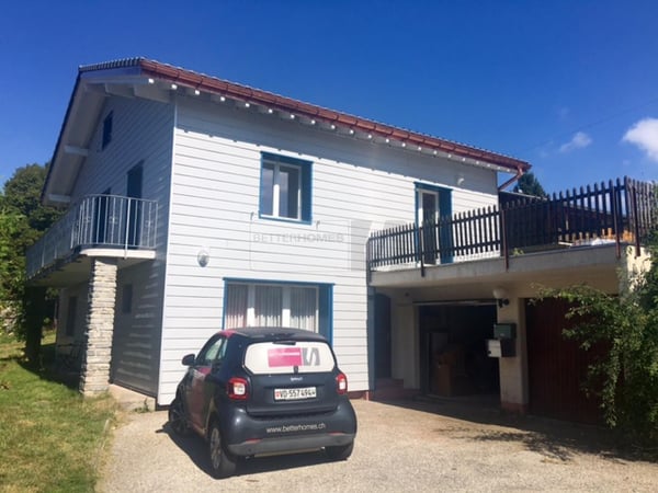 SPACIEUX AVEC JARDIN AU BORD DU LAC 1