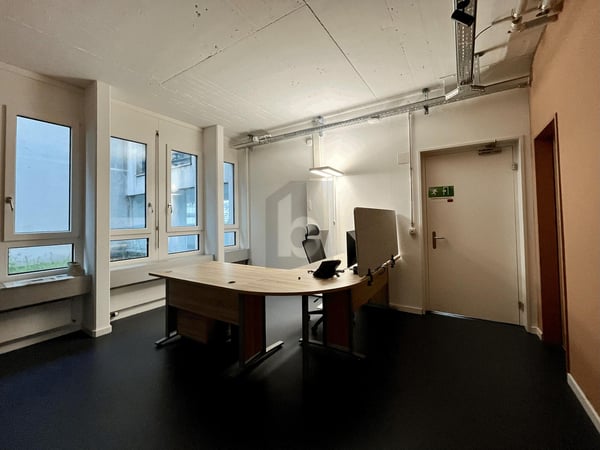 NEBEN BAHNHOF MIT TERRASSE - 1 MONATE GESCHENKT 3