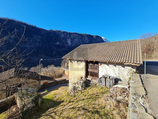 GRAZIOSO NEL NUCLEO CON TERRENO 2