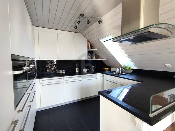 RUHIG GELEGEN, MIT HOHEM AUSBAU-STANDARD 4