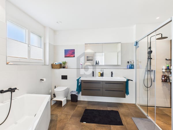 TERRASSEN-JUWEL MIT WEITSICHT UND GARTEN 3