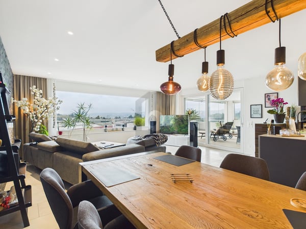 TERRASSEN-JUWEL MIT WEITSICHT UND GARTEN 2