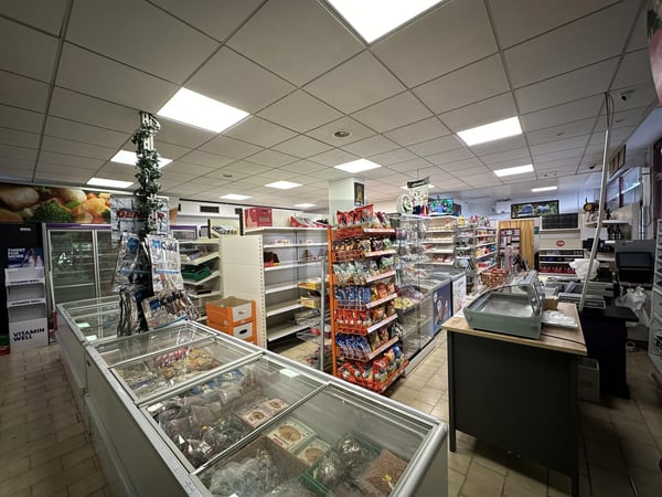 SUPER ÉPICERIE À THÔNEX ! 1