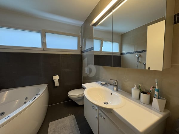 EXKLUSIV MIT GROSSEM GARTEN AN ZENTRALER LAGE 4