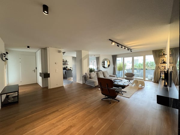 EXKLUSIV MIT GROSSEM GARTEN AN ZENTRALER LAGE 2