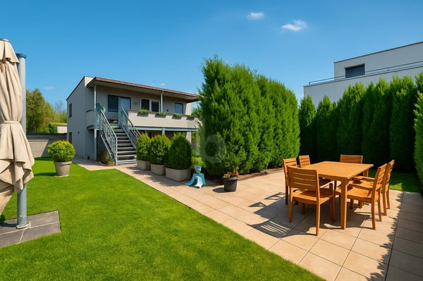 EXKLUSIV MIT GROSSEM GARTEN AN ZENTRALER LAGE 1