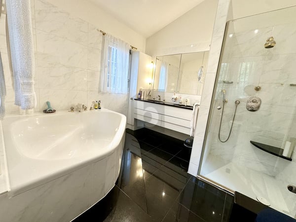 MEDITERRANER STIL, MIT WINTERGARTEN AM REBBERG 3